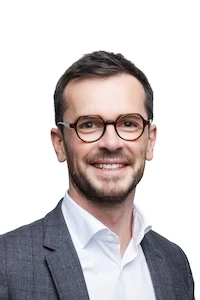 photo de marc heuri wach, consultant rh, qui accompagne les entreprises au sein du cabinet RH sharpmania, cabinet de transformation organisationnelle et accompagnement de votre organisation et ressources humaines a geneve et dans toute la suisse romande