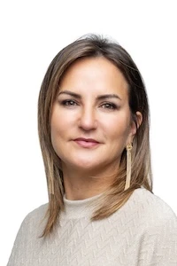 photo de mathilde dromard, consultante spécialisée en ressources humaines, au sein du cabinet RH sharpmania, cabinet de transformation organisationnelle et accompagnement de votre organisation et ressources humaines a geneve et dans toute la suisse romande